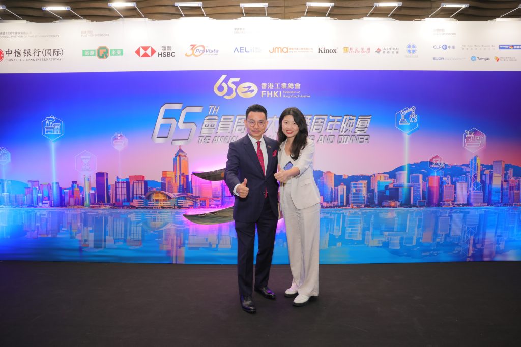 工總名譽會長莊子雄博士與虹科CEO陳秋苑合影